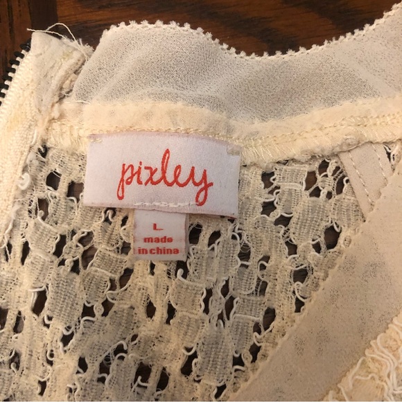 Short sleeve cream lace top - Picture 3 of 4